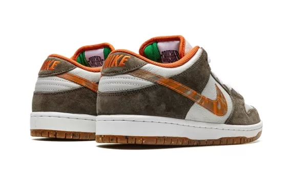 SB Dunk Low Pro QS - CRUSHED DC