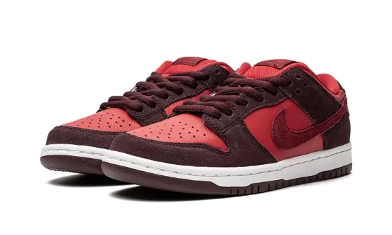 SB Dunk Low - Cherry