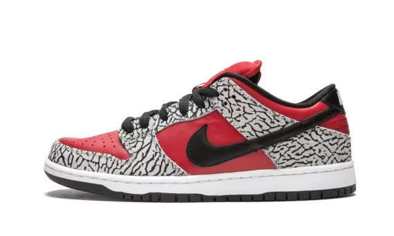 SB Dunk Low Premium Supreme - Red Cement