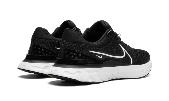 React Infinity Run Flyknit 3 - Black/White